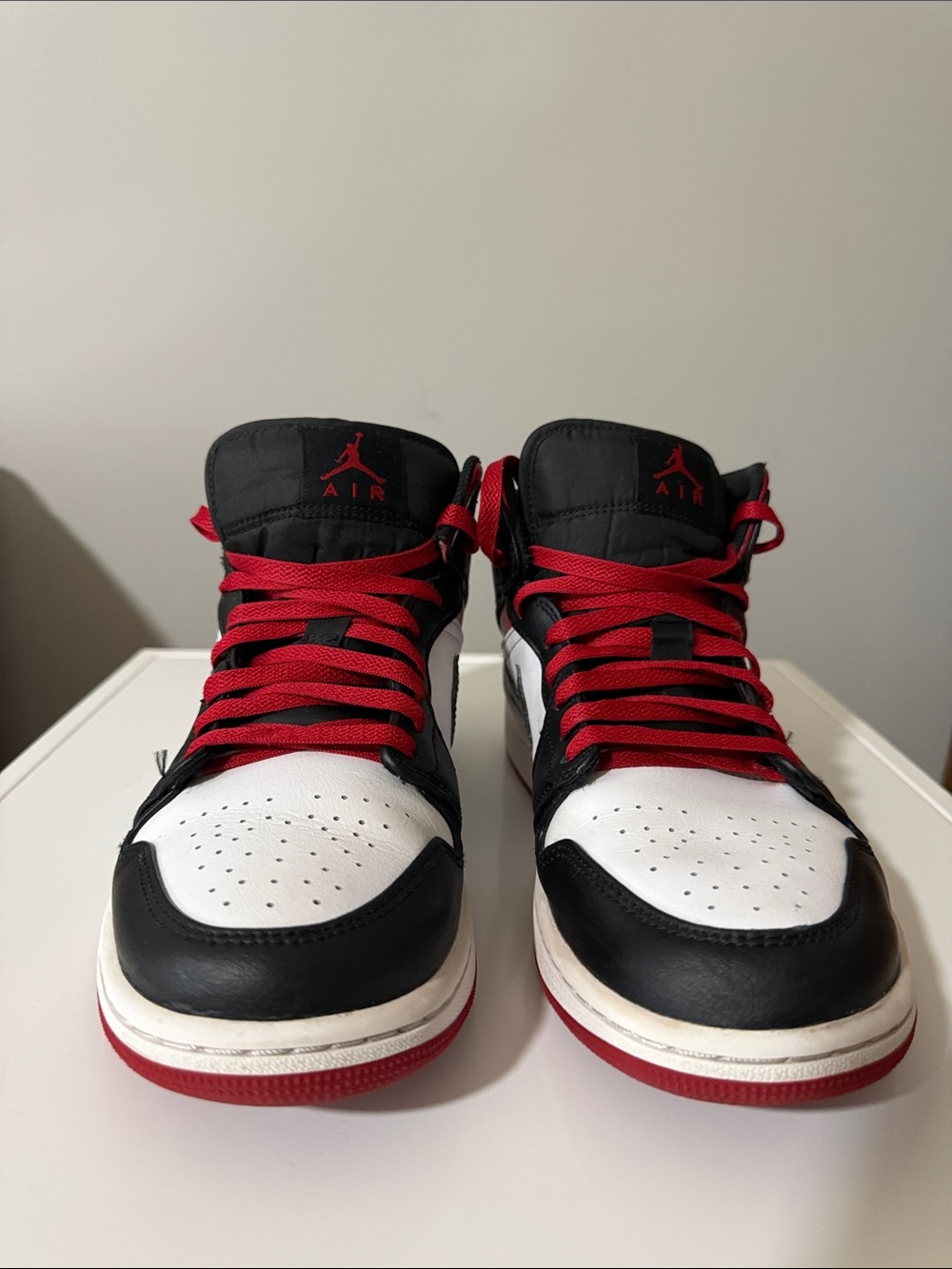 Jordan 1 Mid Gym Red Black Toe
